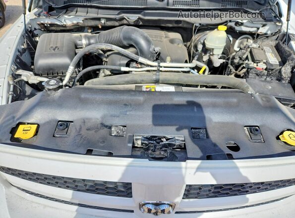 1C6RR6FT3GS136694 2016 RAM 1500 White Widok wnętrza z tyłu