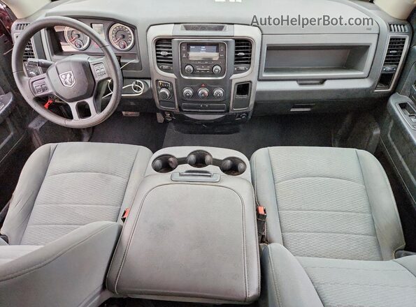 1C6RR6FT4GS332756 2016 RAM 1500 Красный Вид панели приборов