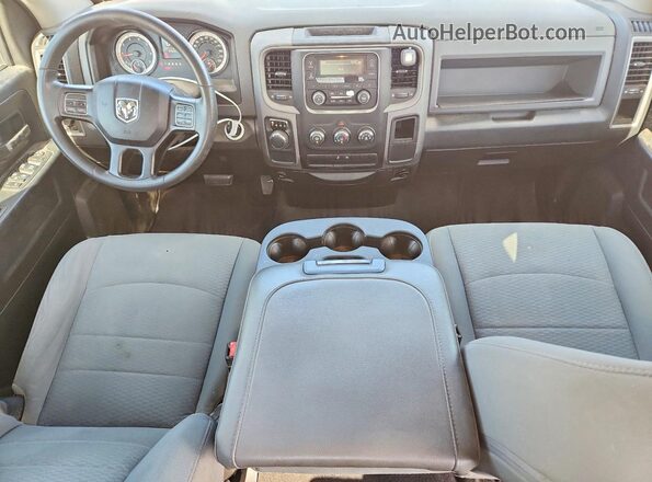 1C6RR6FT5JS292551 2018 RAM 1500 Burgundy Vista del salpicadero