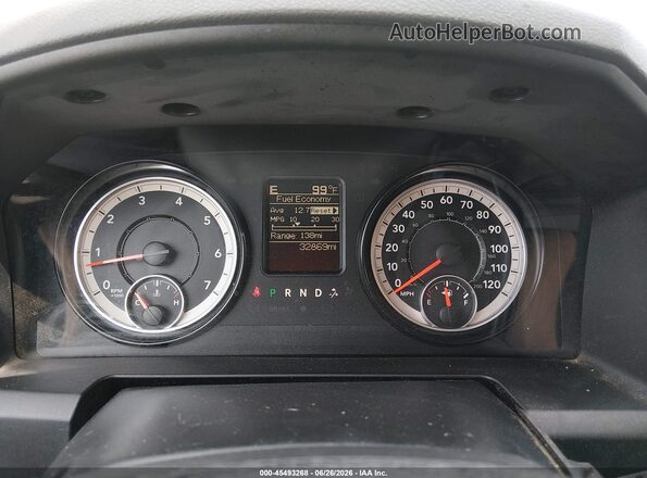 1C6RR6FT7GS299378 2016 RAM 1500 Серебряный Вид задних сидений