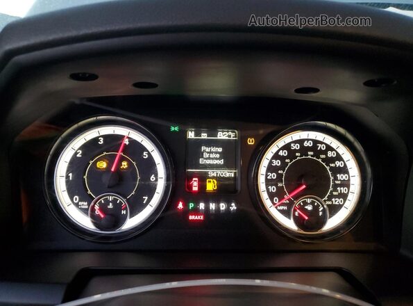1C6RR6GG0JS105329 2018 RAM 1500 Silver Instrument cluster view