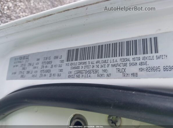 1C6RR6GT6HS676301 2017 RAM 1500 White Вид задніх сидінь