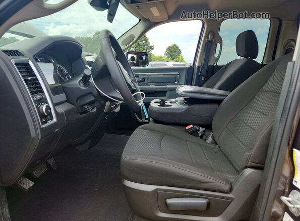 1C6RR6GT7LS154642 2020 RAM 1500 Серый Вид салона спереди