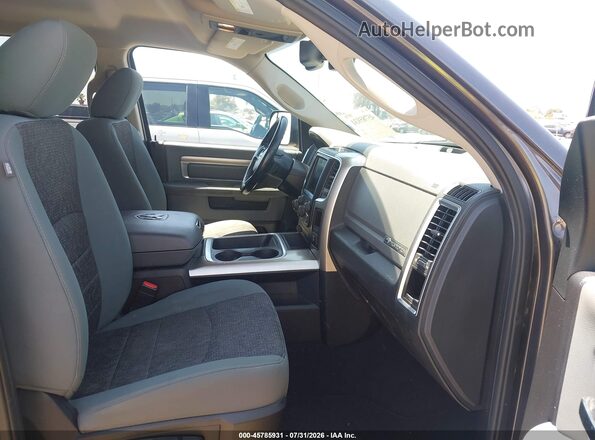1C6RR6GTXGS119759 2016 RAM 1500 Gray Front interior view