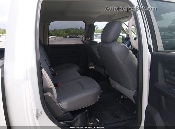 1C6RR6KG2JS322307 2018 RAM 1500 White Vista de la etiqueta del VIN