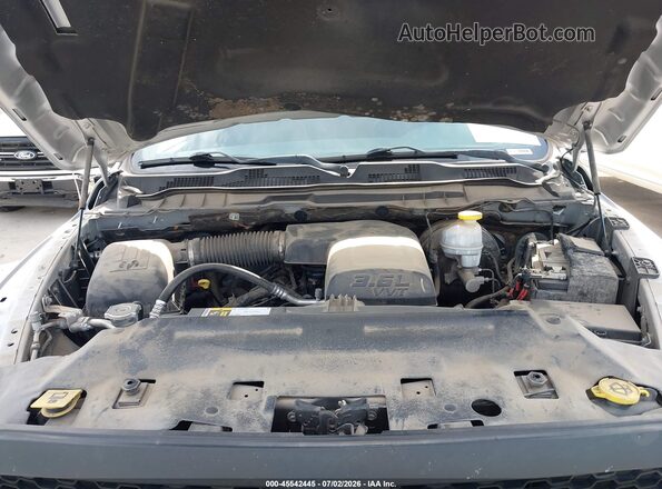 1C6RR6KG3JS317181 2018 RAM 1500 Серебряный Вид сзади