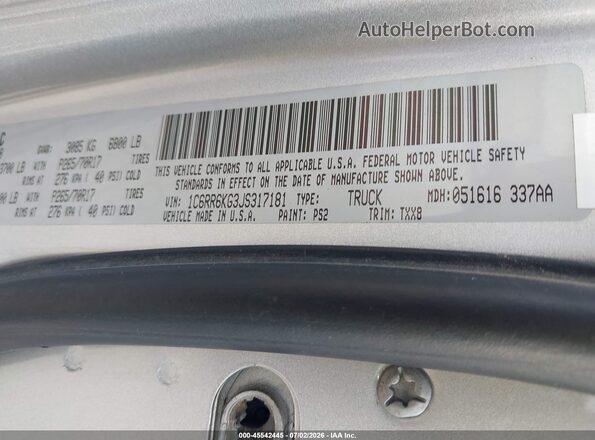 1C6RR6KG3JS317181 2018 RAM 1500 Серебряный Вид подкапотного пространства