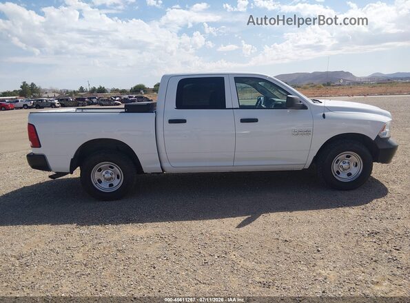 1C6RR6KG4JS303631 2018 RAM 1500 Белый Вид задней части салона