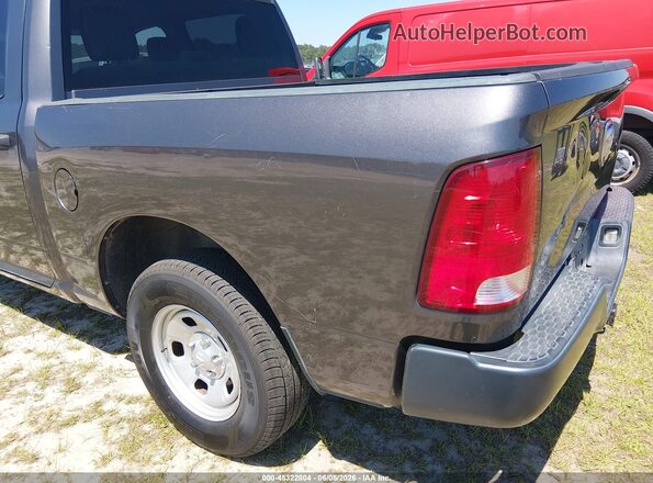 1C6RR6KG4JS313026 2018 RAM 1500 Gray Widok zestawu wskaźników