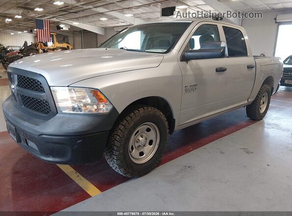 1C6RR6KG6JS296522 2018 RAM 1500 Silver წინა მარცხენა ხედი სამი მეოთხედიდან