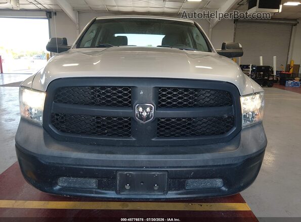 1C6RR6KG6JS296522 2018 RAM 1500 Silver ხელსაწყოთა პანელის ხედი
