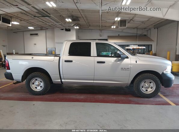 1C6RR6KG6JS296522 2018 RAM 1500 Silver უკანა სალონის ხედი