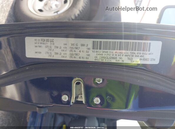 1C6RR6KG6JS298609 2018 RAM 1500 Blue Вид підкапотного простору
