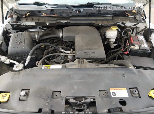 1C6RR6KG8JS169142 2018 RAM 1500 White Հետևի տեսք