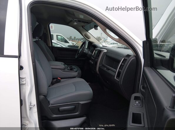1C6RR6KG8JS169142 2018 RAM 1500 White Սալոնի դիմացի տեսք