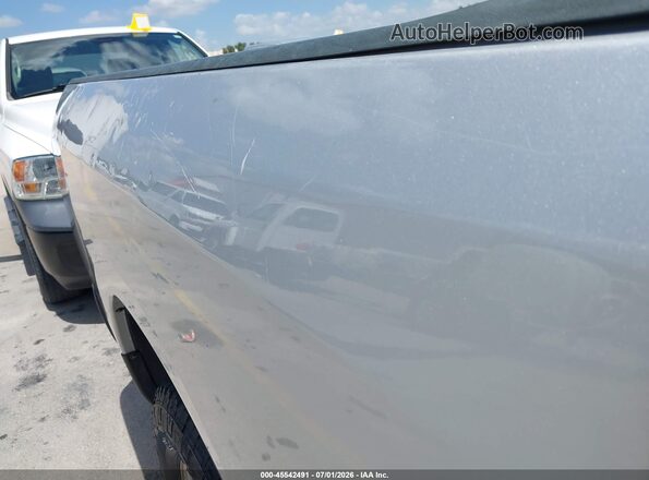 1C6RR6KG9JS303625 2018 RAM 1500 Серебряный Вид спереди
