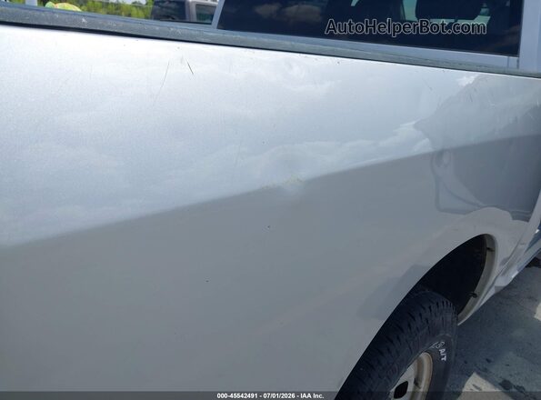 1C6RR6KG9JS303625 2018 RAM 1500 Серебряный Вид щитка приборов
