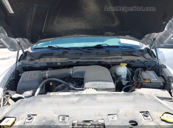 1C6RR6KG9JS303625 2018 RAM 1500 Серебряный Вид сзади