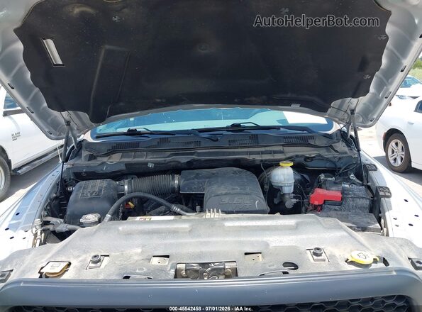 1C6RR6KGXJS303620 2018 RAM 1500 Серебряный Вид сзади