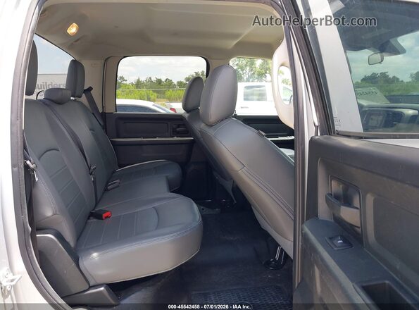 1C6RR6KGXJS303620 2018 RAM 1500 Серебряный Вид наклейки с VIN-кодом