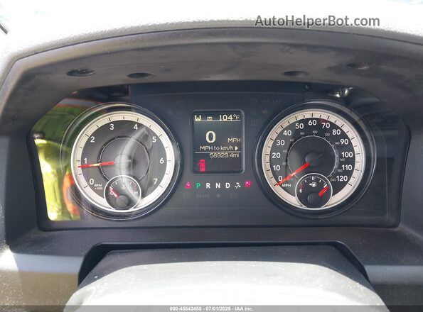 1C6RR6KGXJS303620 2018 RAM 1500 Серебряный Вид задних сидений