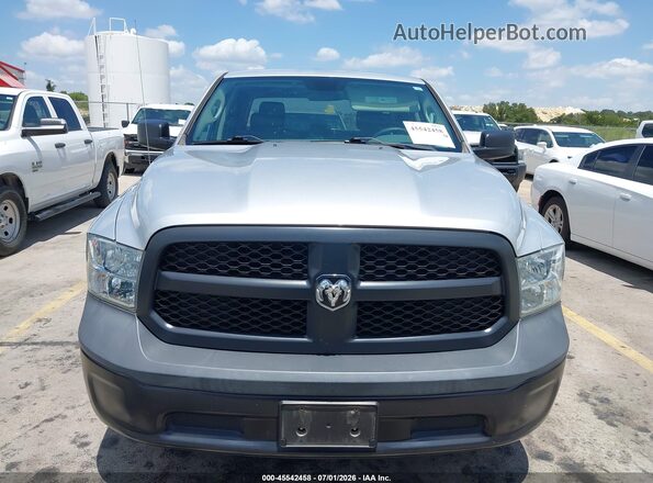 1C6RR6KGXJS303620 2018 RAM 1500 Серебряный Вид щитка приборов