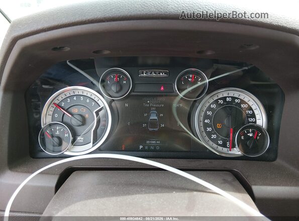 1C6RR6LG7GS159709 2016 RAM 1500 Gray Widok tylnych siedzeń