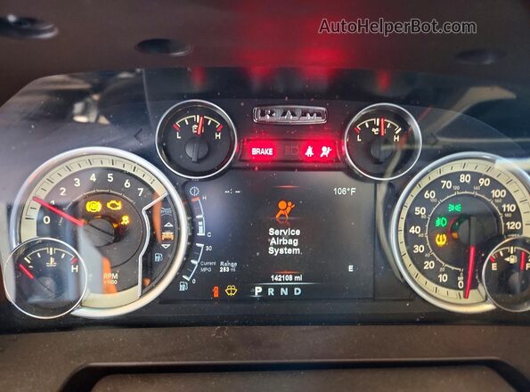1C6RR6LT3JS101004 2018 RAM 1500 Black Vista del cuadro de instrumentos