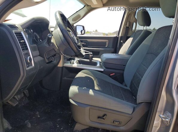 1C6RR6TT1LS135137 2020 RAM 1500 Silver Widok wnętrza z przodu