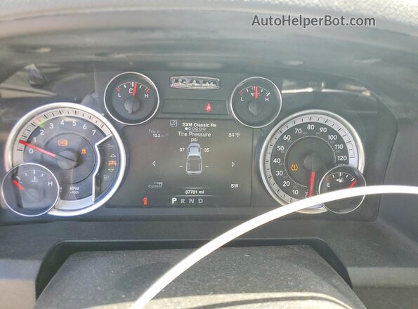 1C6RR6TT1LS135137 2020 RAM 1500 Silver Widok zestawu wskaźników