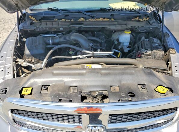 1C6RR6TT1LS135137 2020 RAM 1500 Silver Widok wnętrza z tyłu