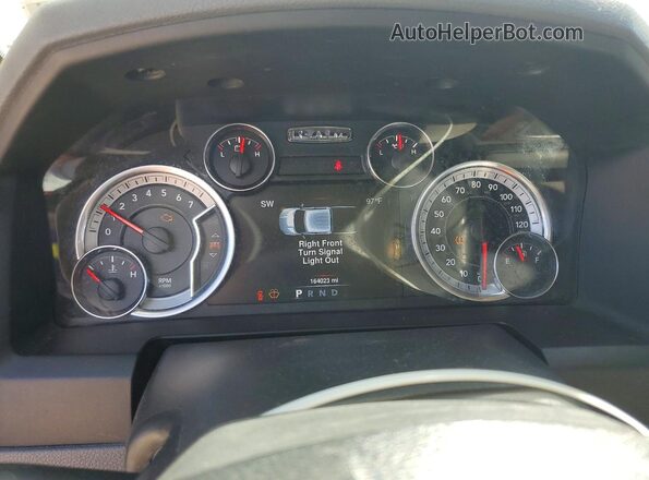 1C6RR6TT2LS134028 2020 RAM 1500 Black Widok zestawu wskaźników