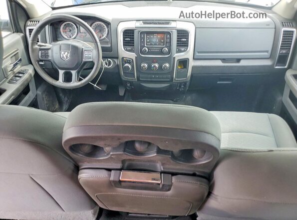 1C6RR6TT9LS117419 2020 RAM 1500 Silver Вид панелі приладів