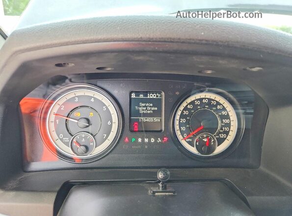 1C6RR7FG0GS140839 2016 RAM 1500 Черный Вид щитка приборов