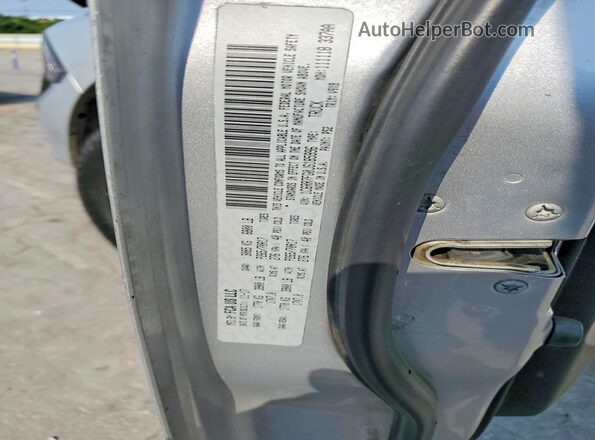 1C6RR7FG0JS185996 2018 RAM 1500 Silver Widok komory silnika