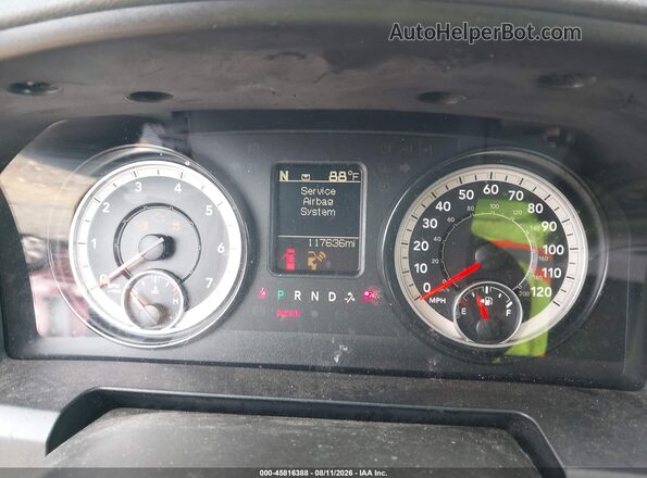 1C6RR7FG1HS596432 2017 RAM 1500 Black Widok tylnych siedzeń
