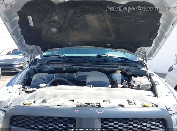 1C6RR7FG1HS596902 2017 RAM 1500 Silver Widok z tyłu