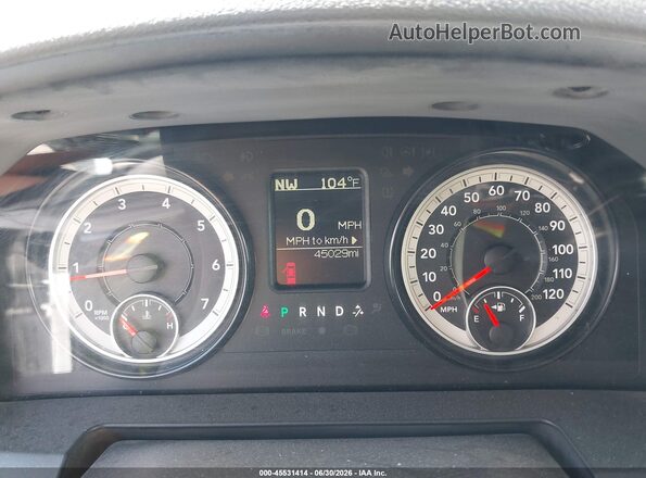 1C6RR7FG1HS596902 2017 RAM 1500 Silver Widok tylnych siedzeń