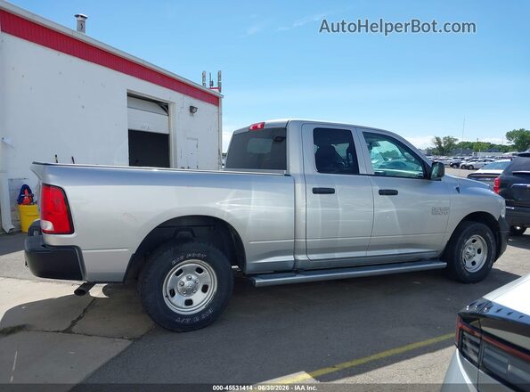 1C6RR7FG1HS596902 2017 RAM 1500 Silver Widok wnętrza z tyłu