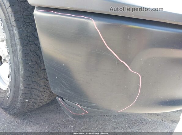 1C6RR7FG1HS596902 2017 RAM 1500 Silver Widok z przodu
