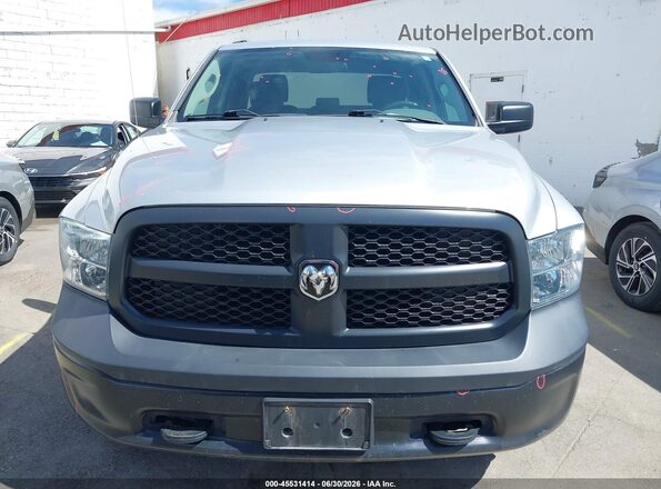 1C6RR7FG1HS596902 2017 RAM 1500 Silver Widok zestawu wskaźników