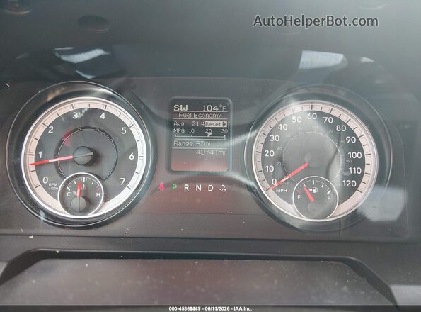 1C6RR7FG4HS616558 2017 RAM 1500 White Widok tylnych siedzeń