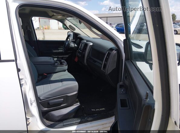 1C6RR7FG4HS616558 2017 RAM 1500 White Widok wnętrza z przodu