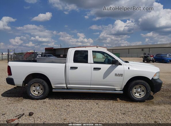 1C6RR7FG4HS616558 2017 RAM 1500 White Widok wnętrza z tyłu