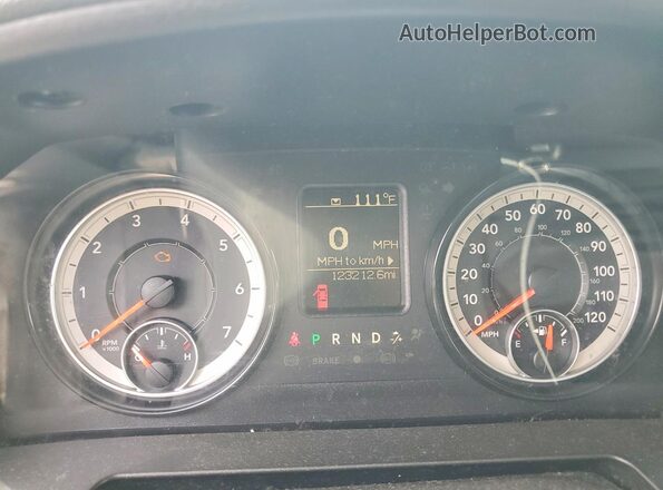 1C6RR7FG5HS569637 2017 RAM 1500 White Widok zestawu wskaźników