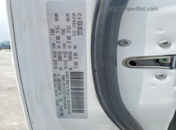 1C6RR7FG5HS569637 2017 RAM 1500 White Widok komory silnika