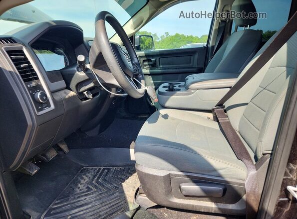 1C6RR7FG6JS275637 2018 RAM 1500 Black Вид салону спереду