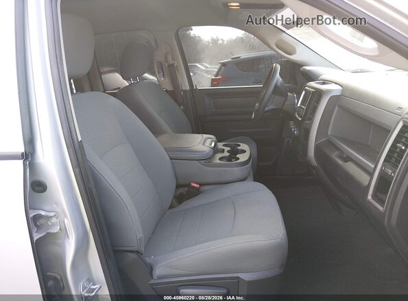 1C6RR7FG7HS634164 2017 RAM 1500 Silver Vista interior delantera