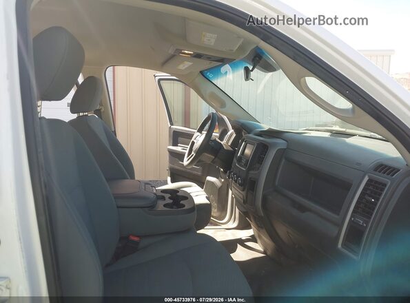 1C6RR7FG7JS326224 2018 RAM 1500 White Vista interior delantera
