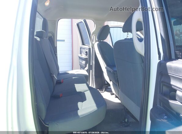 1C6RR7FG7JS326224 2018 RAM 1500 White Vista de la etiqueta del VIN